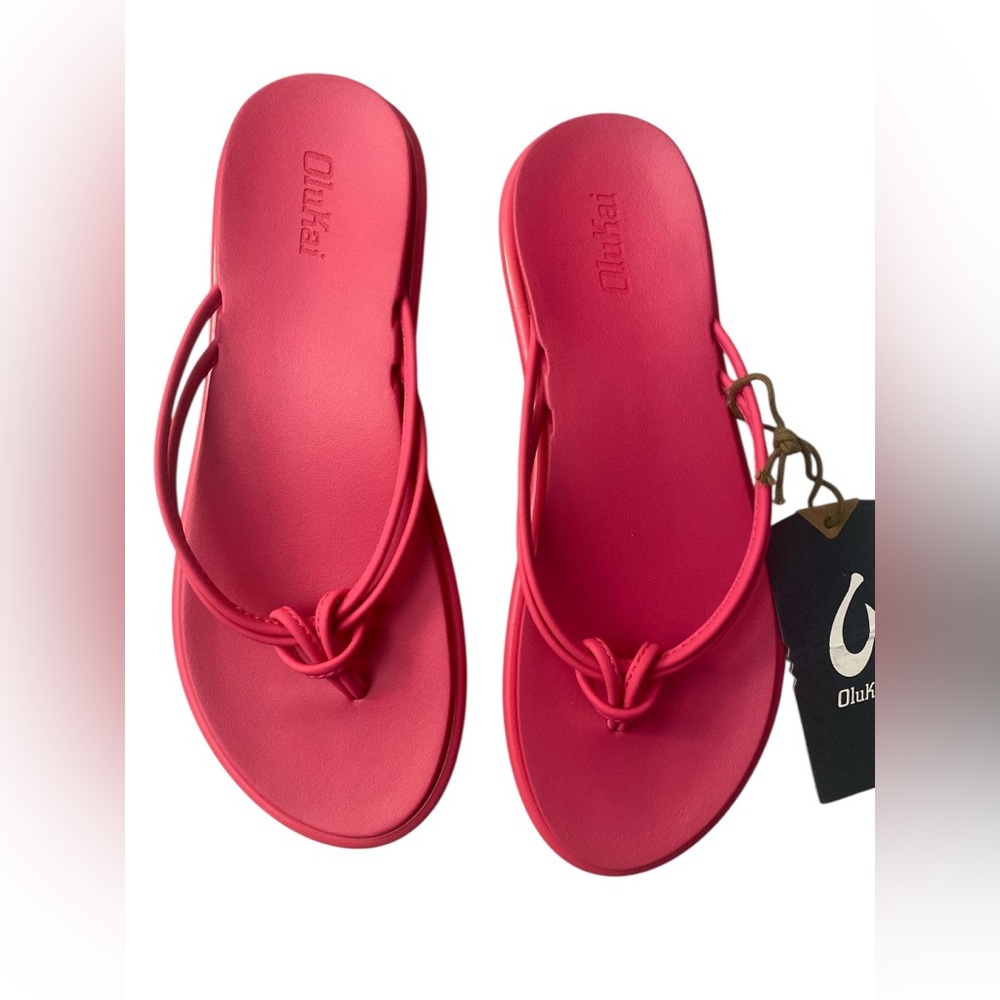 OluKai Women's Vibrant Pink Sandals NWT 7